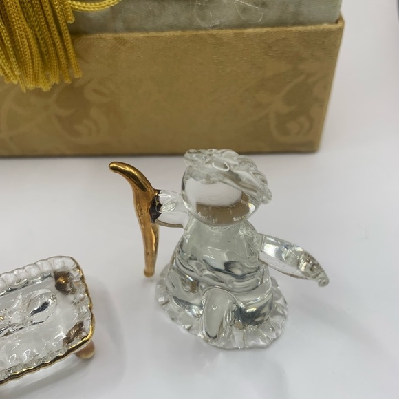 Messengers...Set of Mary, Joseph and baby Jesus. Glass with gold trim. - Picture 9 of 12